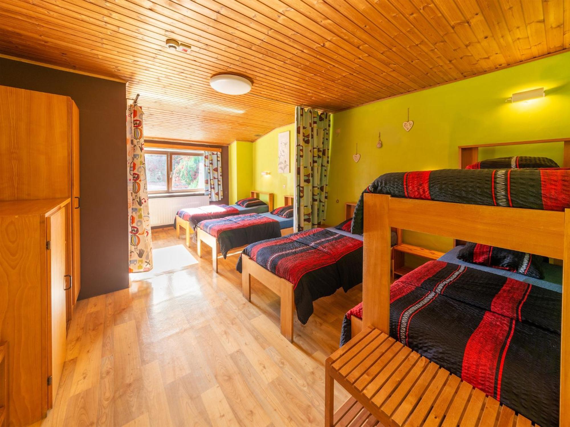 Wonderful Holiday Home In Montleban With Sauna Exterior foto